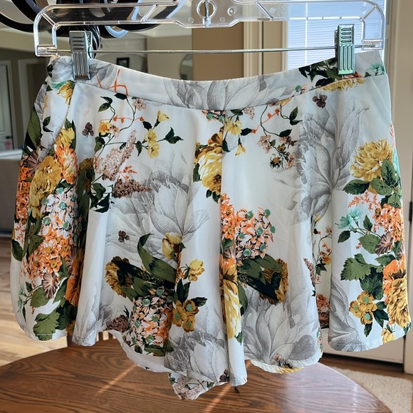 Floral Skort Look Flowy Shorts - Picture 8 of 9